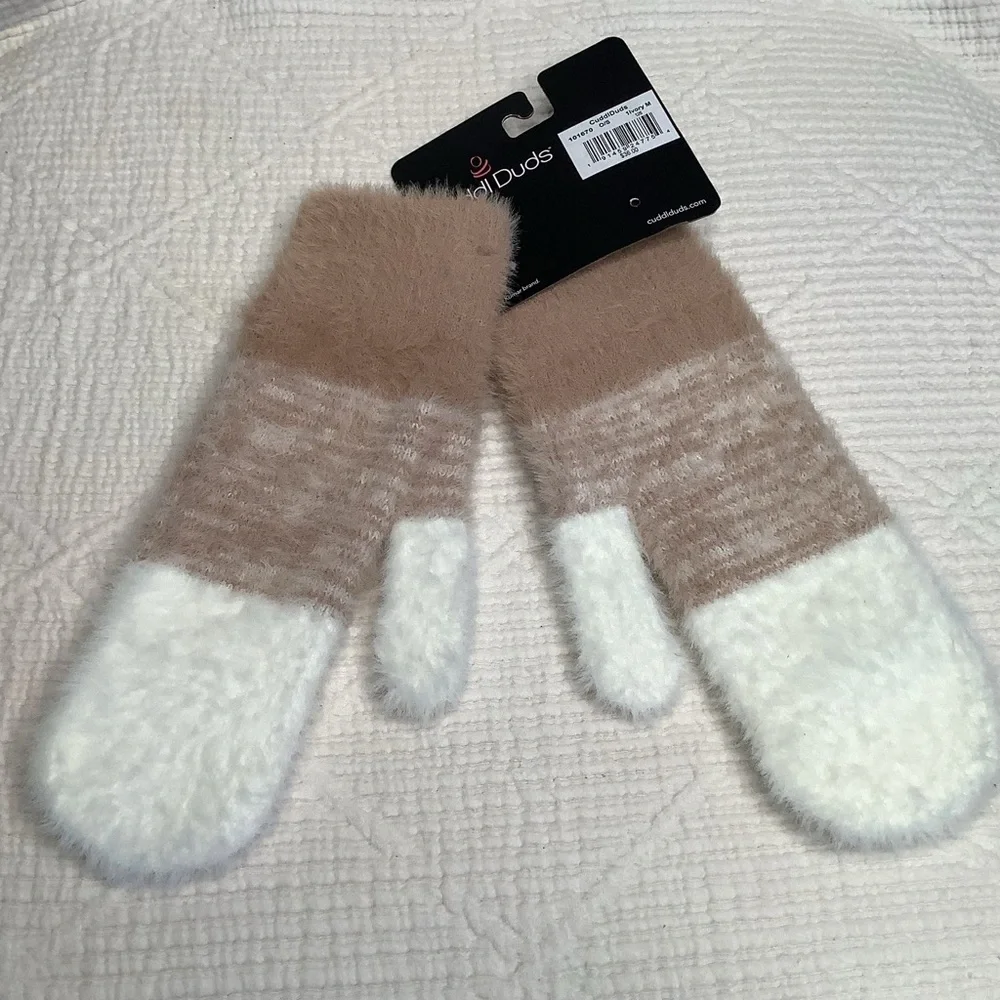 Cuddl Duds NWT Tan and White Ombré Fuzzy Warm mittens